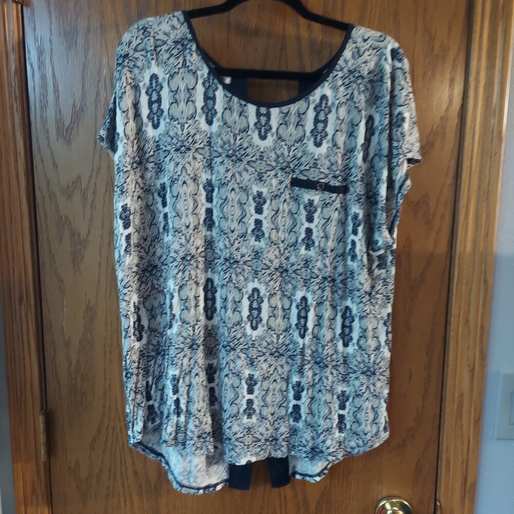 women's short sleeved blouse Maurices Size 1 navy